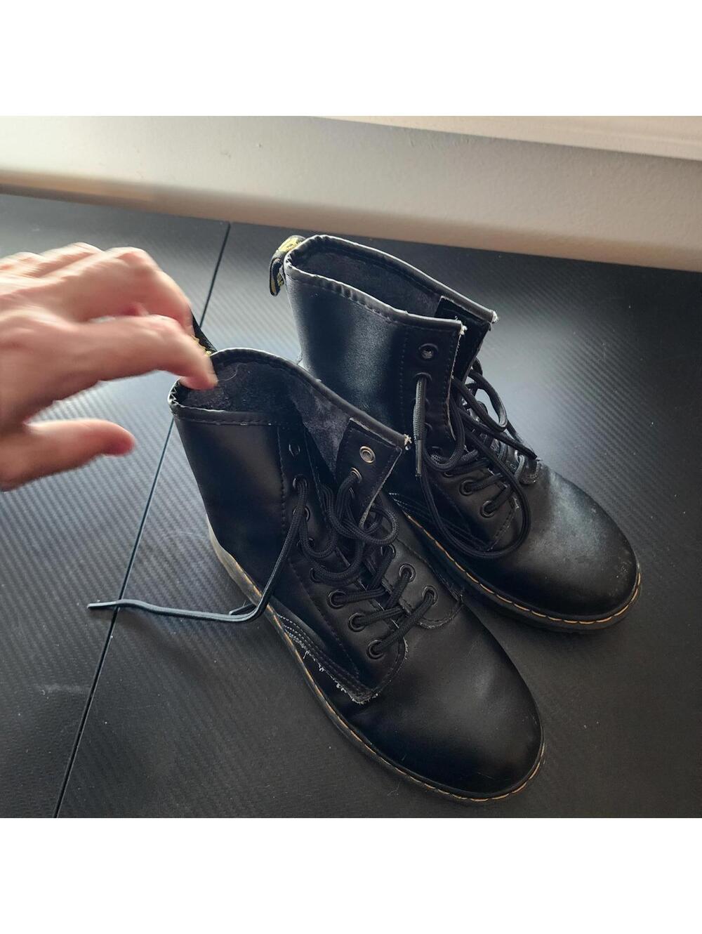 LKNW Dr Martens 1460  21136001 black leather size 6 flawless